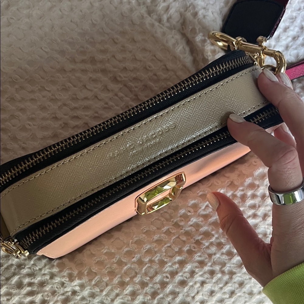Marc Jacob’s Pink crossbody purse - Picture 3 of 6